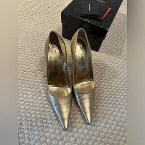 Dolce & Gabbana Gold Pumps